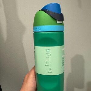 Owala freesip Green and Blue water bottle.